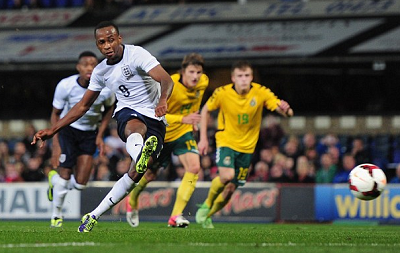 话题拉回当 话题拉回当