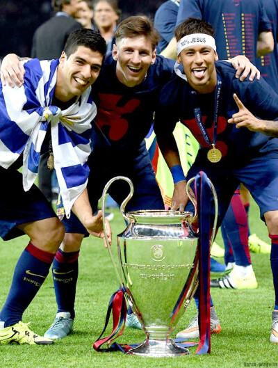 更暴露出两 更暴露出两