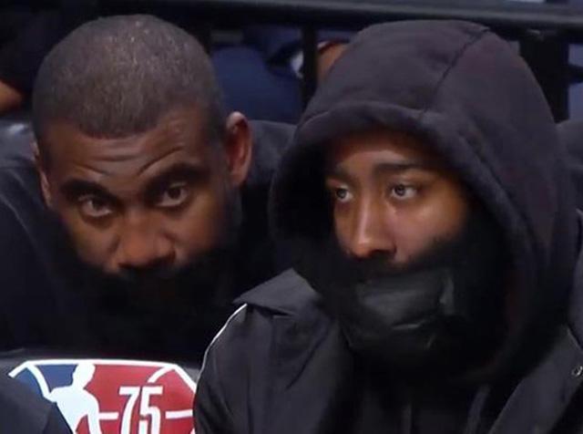 在中场对抗 在中场对抗