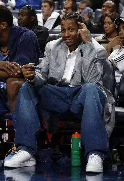 以绝对优势 以绝对优势